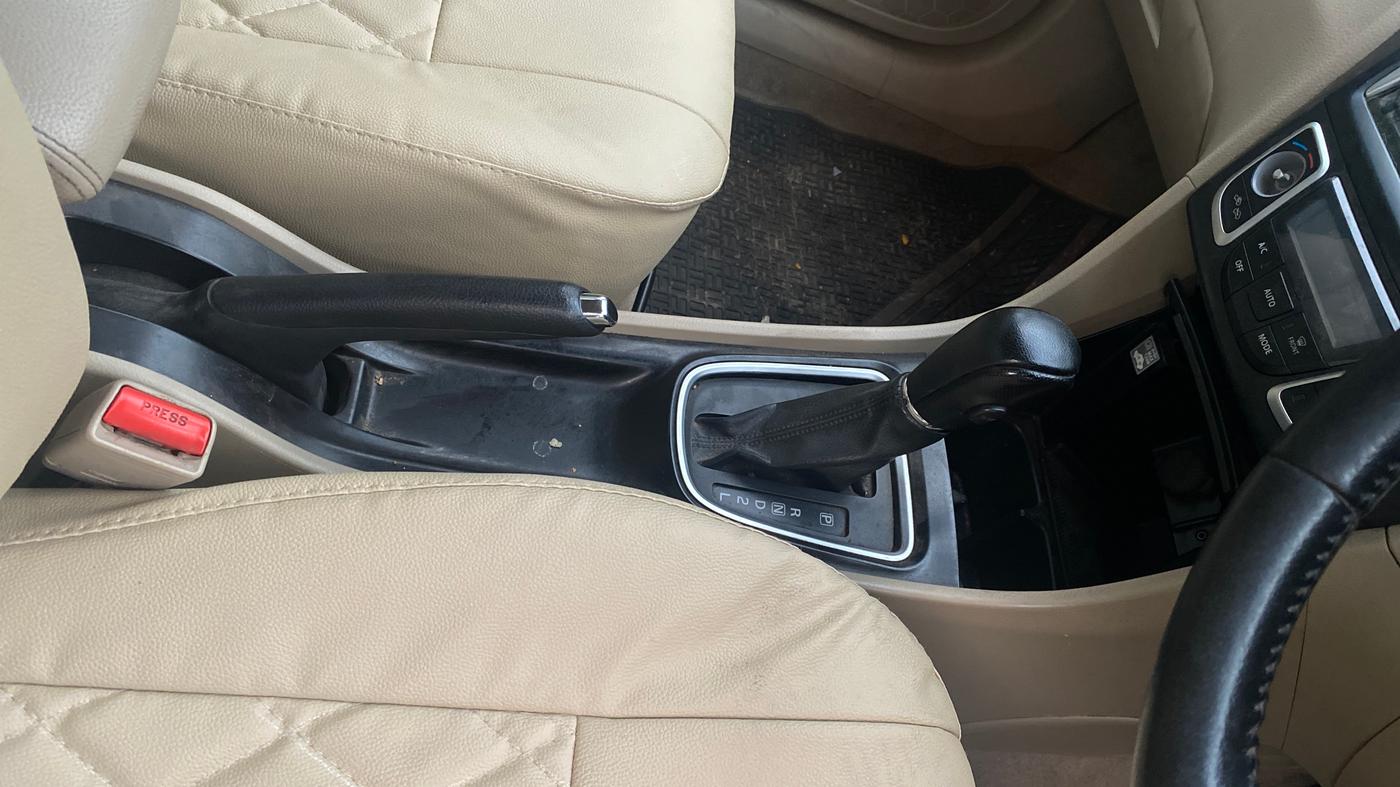 2019 Maruti Ciaz ALPHA  AT 1.5 SHVS PETROL, Petrol, Automatic, 52,089 km, Gear Lever