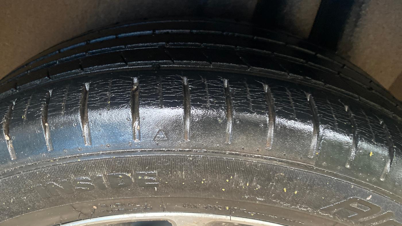 2019 Maruti Ciaz ALPHA  AT 1.5 SHVS PETROL, Petrol, Automatic, 52,089 km, Left Rear Tyre Tread