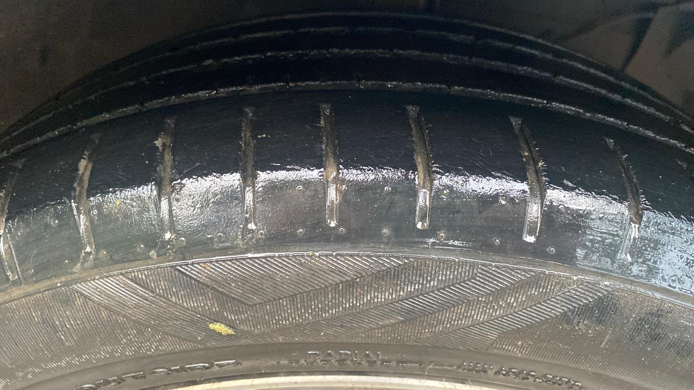 2019 Maruti Ciaz ALPHA  AT 1.5 SHVS PETROL, Petrol, Automatic, 52,089 km, Right Front Tyre Tread