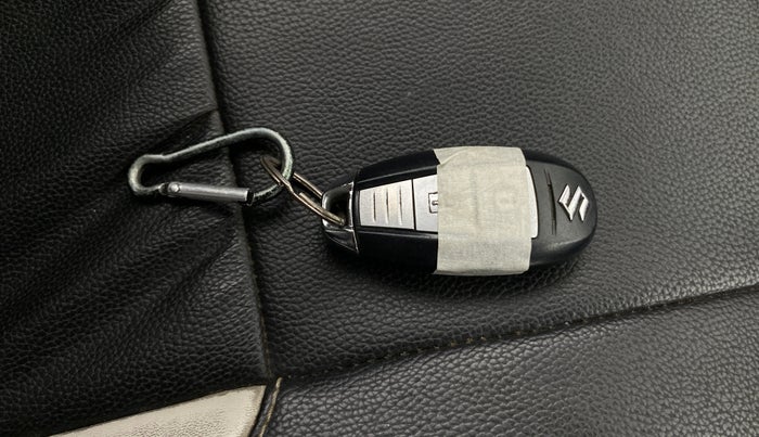 2016 Maruti Swift ZXI, Petrol, Manual, 99,786 km, Key Close Up