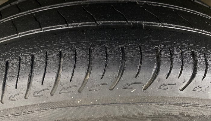2016 Maruti Swift ZXI, Petrol, Manual, 99,786 km, Left Front Tyre Tread
