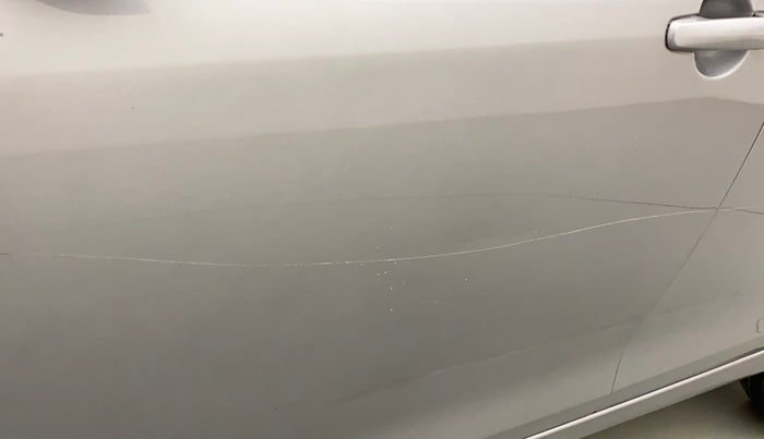 2012 Maruti Swift VDI, Diesel, Manual, 1,02,424 km, Front passenger door - Minor scratches