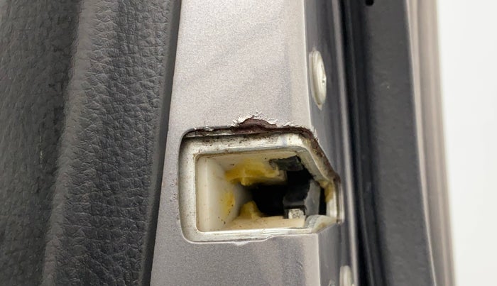 2012 Maruti Swift VDI, Diesel, Manual, 1,02,424 km, Driver-side door - Slightly rusted