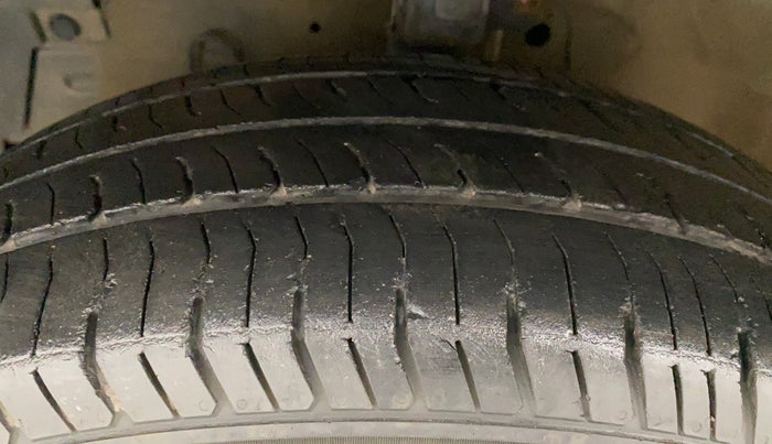 2012 Maruti Swift VDI, Diesel, Manual, 1,02,424 km, Left Front Tyre Tread