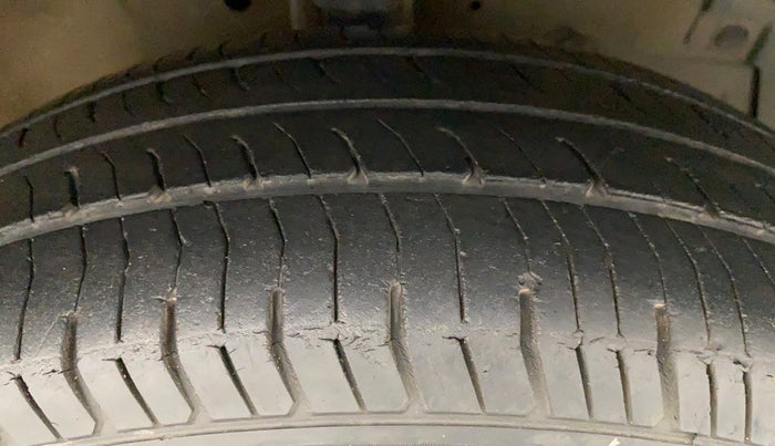 2012 Maruti Swift VDI, Diesel, Manual, 1,02,424 km, Right Front Tyre Tread