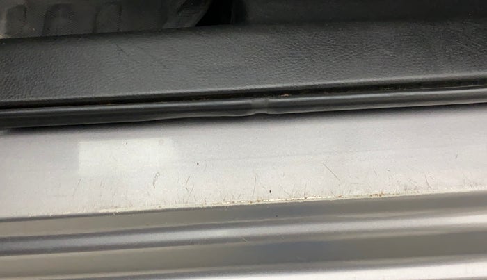 2012 Maruti Swift VDI, Diesel, Manual, 1,02,424 km, Left running board - Minor scratches