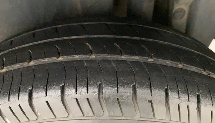 2012 Maruti Swift VDI, Diesel, Manual, 1,02,424 km, Left Rear Tyre Tread