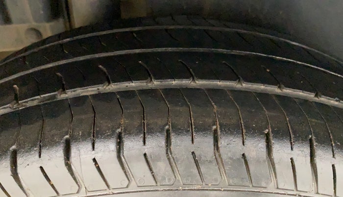 2012 Maruti Swift VDI, Diesel, Manual, 1,02,424 km, Right Rear Tyre Tread