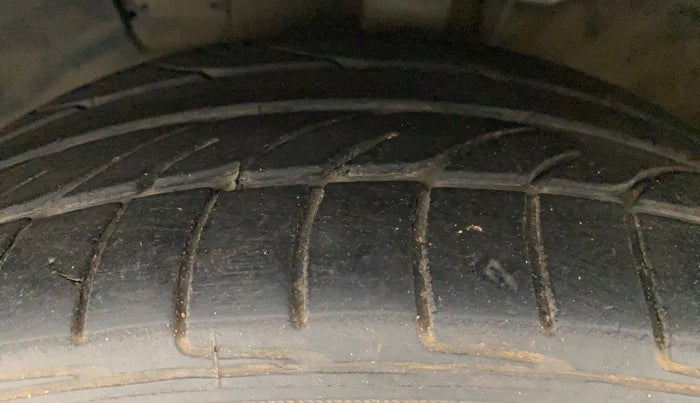 2016 Hyundai New Elantra 1.6 SX (O) AT DIESEL, Diesel, Automatic, 99,120 km, Left Front Tyre Tread