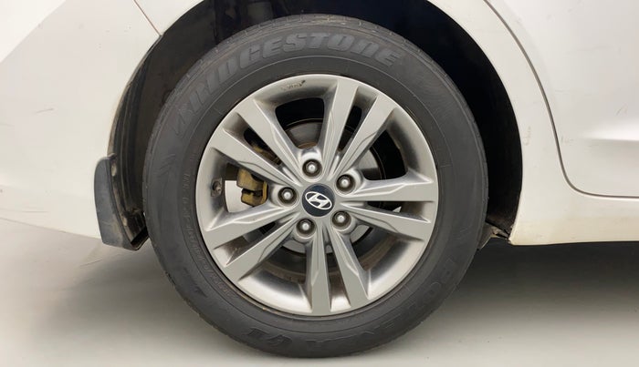 2016 Hyundai New Elantra 1.6 SX (O) AT DIESEL, Diesel, Automatic, 99,120 km, Right Rear Wheel