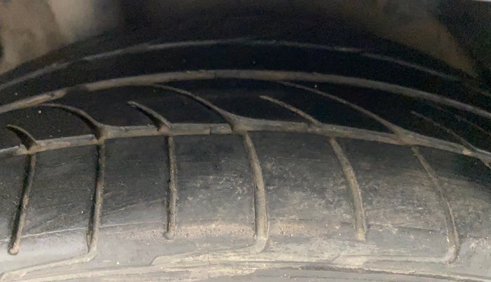 2016 Hyundai New Elantra 1.6 SX (O) AT DIESEL, Diesel, Automatic, 99,120 km, Right Rear Tyre Tread