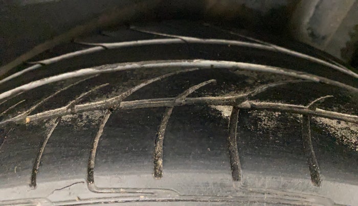 2016 Hyundai New Elantra 1.6 SX (O) AT DIESEL, Diesel, Automatic, 99,120 km, Left Rear Tyre Tread