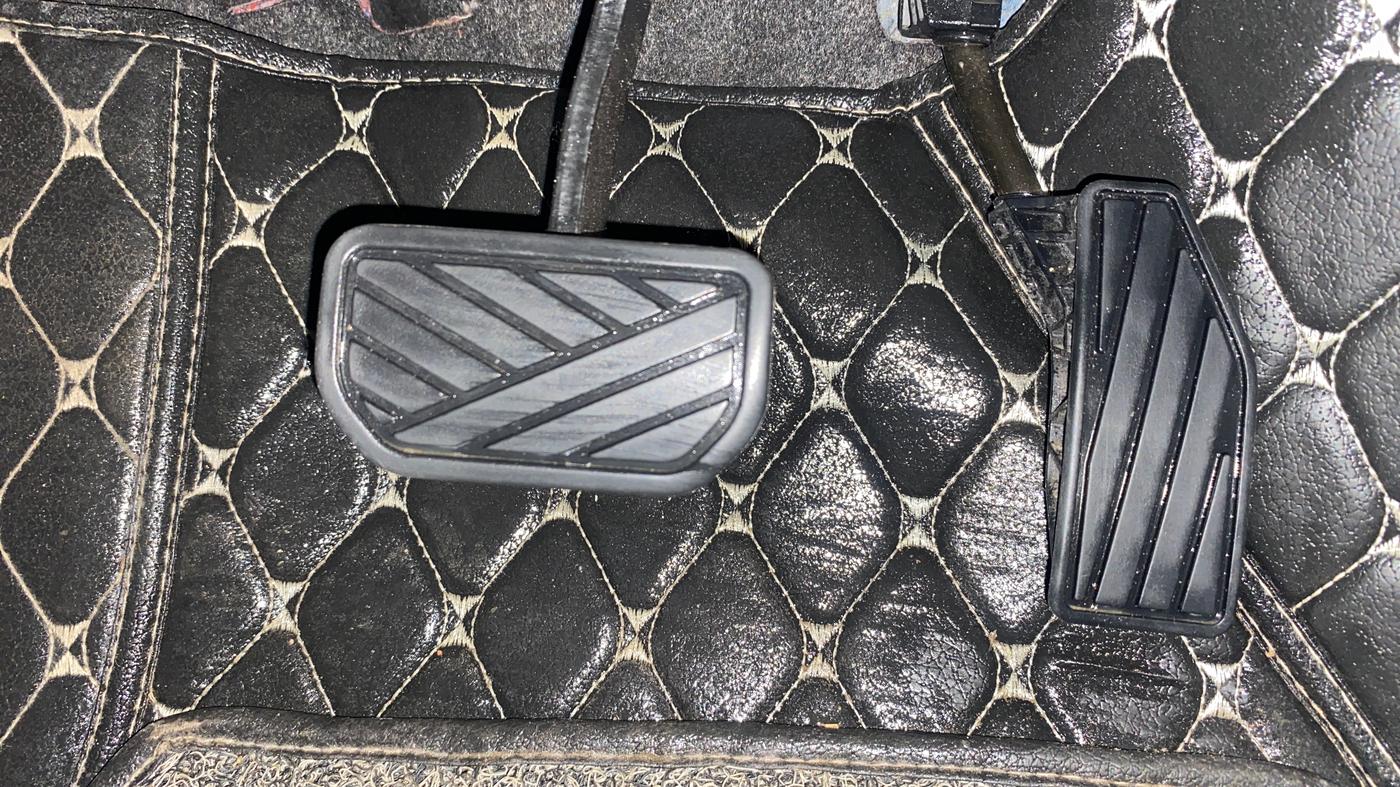 2020 Maruti Swift ZXI AMT, Petrol, Automatic, 44,694 km, Pedals
