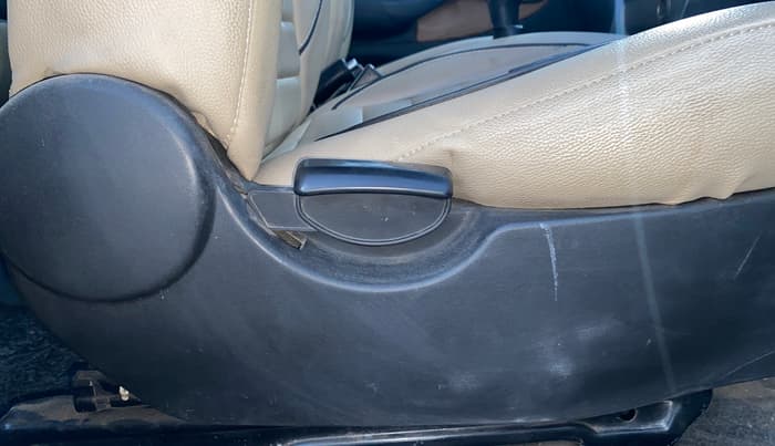 2016 Tata Indigo ECS LX TDI, Diesel, Manual, 1,28,146 km, Driver Side Adjustment Panel