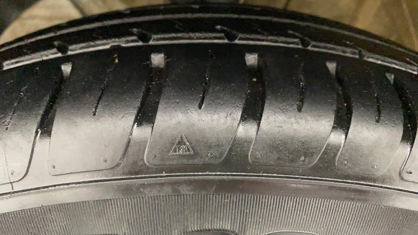 2018 Maruti Swift LXI D, Petrol, Manual, 16,083 km, Left Front Tyre Tread