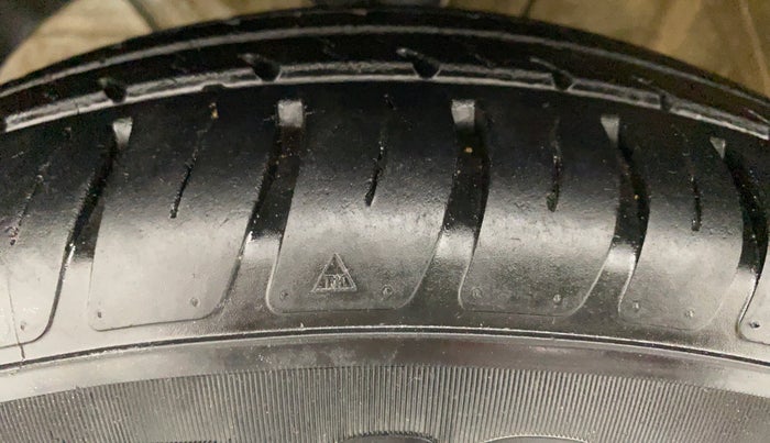 2018 Maruti Swift LXI D, Petrol, Manual, 16,083 km, Left Front Tyre Tread