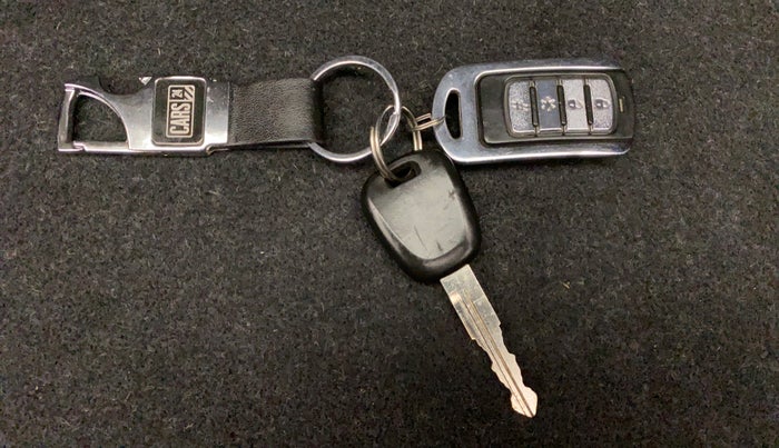 2018 Maruti Swift LXI D, Petrol, Manual, 16,083 km, Key Close Up