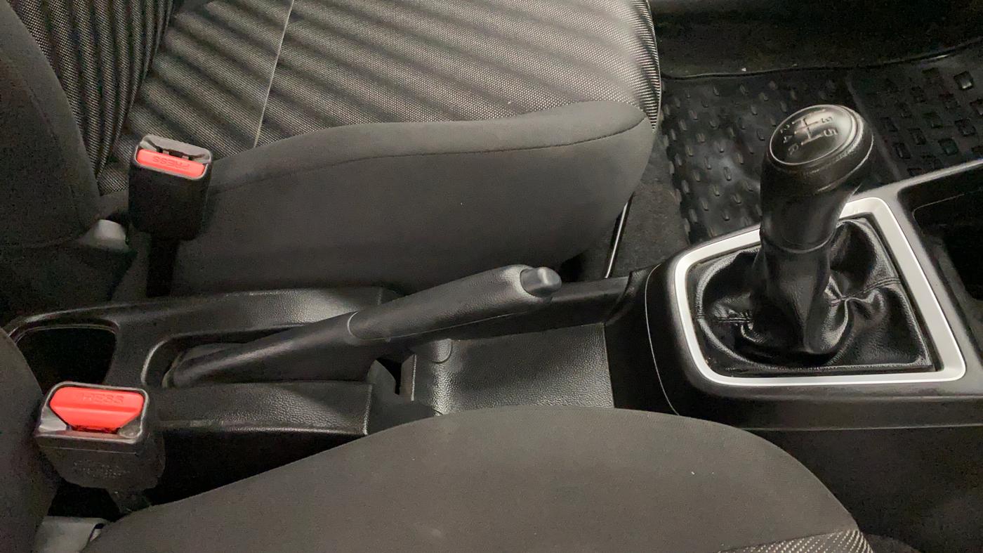 2018 Maruti Swift LXI D, Petrol, Manual, 16,083 km, Gear Lever