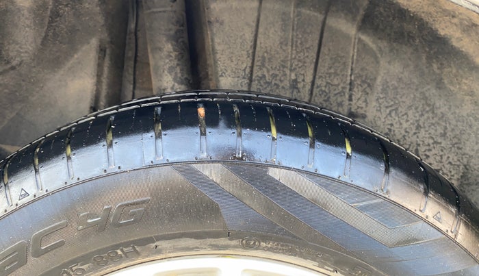 2021 Maruti Dzire ZXI, Petrol, Manual, 27,226 km, Right Rear Tyre Tread