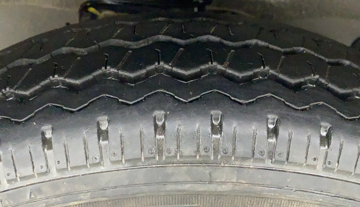 2020 Maruti Eeco 5 STR WITH A/C+HTR, Petrol, Manual, 6,695 km, Left Front Tyre Tread