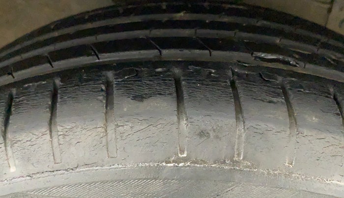 2016 Maruti Ciaz ZXI+, Petrol, Manual, 75,603 km, Right Front Tyre Tread