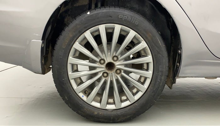 2016 Maruti Ciaz ZXI+, Petrol, Manual, 75,603 km, Right Rear Wheel