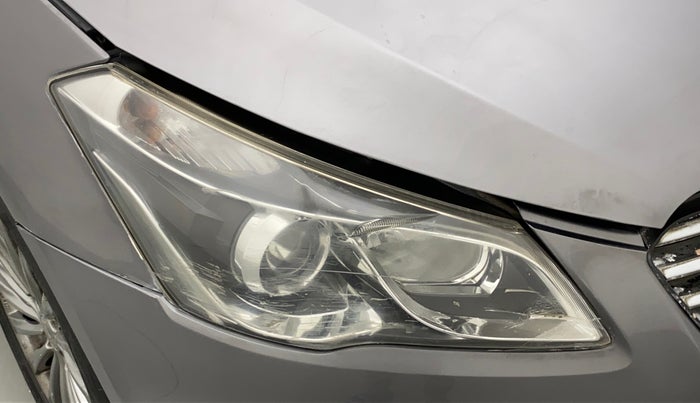 2016 Maruti Ciaz ZXI+, Petrol, Manual, 75,603 km, Right headlight - Minor scratches