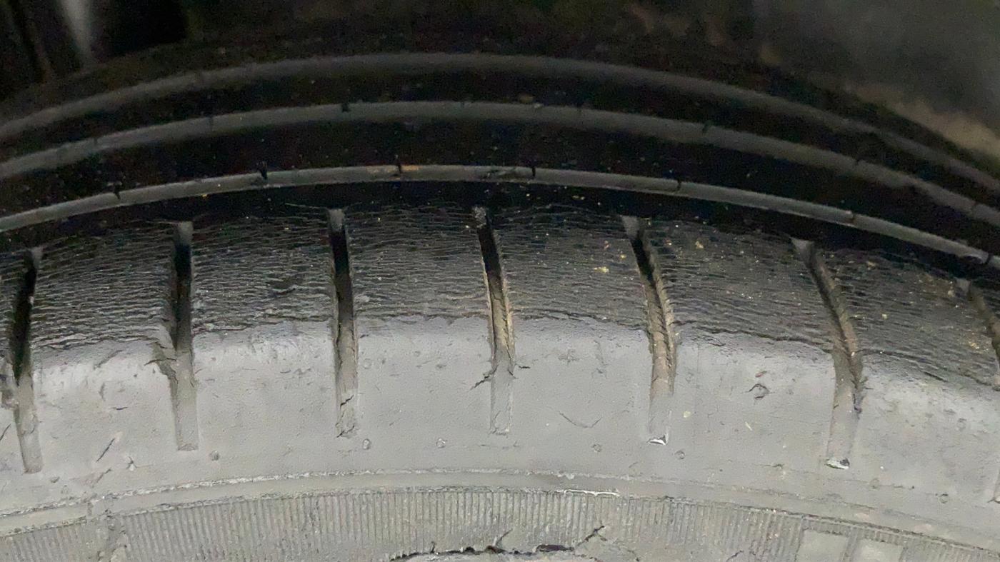 2016 Maruti Ciaz ZXI+, Petrol, Manual, 75,603 km, Right Rear Tyre Tread