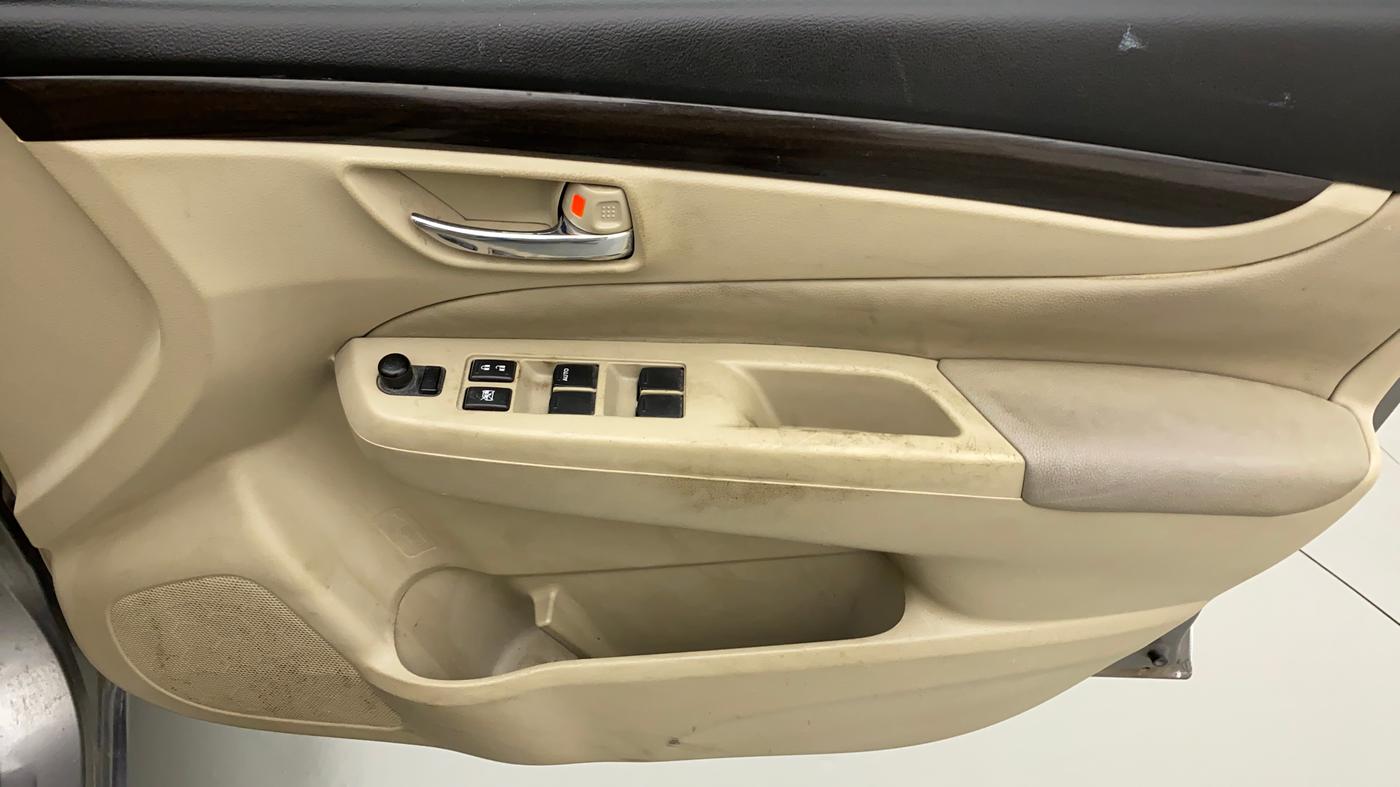 2016 Maruti Ciaz ZXI+, Petrol, Manual, 75,603 km, Driver Side Door Panels Control
