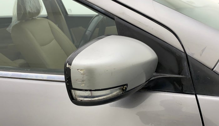 2016 Maruti Ciaz ZXI+, Petrol, Manual, 75,603 km, Right rear-view mirror - Indicator light has minor damage