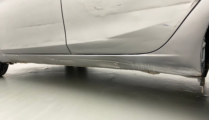 2016 Maruti Ciaz ZXI+, Petrol, Manual, 75,603 km, Left running board - Minor scratches