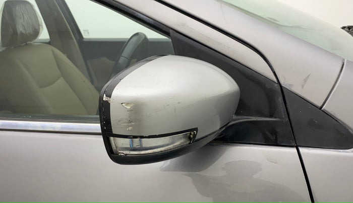 2016 Maruti Ciaz ZXI+, Petrol, Manual, 75,603 km, Right rear-view mirror - Cover has minor damage