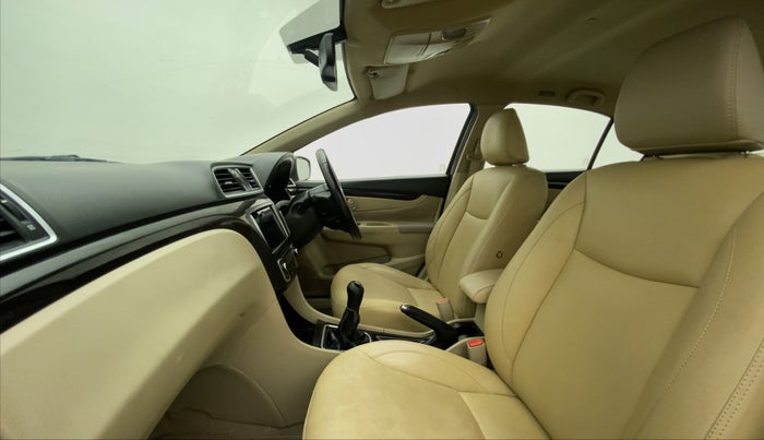 2016 Maruti Ciaz ZXI+, Petrol, Manual, 75,603 km, Right Side Front Door Cabin