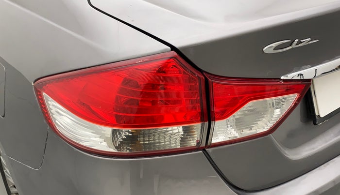 2016 Maruti Ciaz ZXI+, Petrol, Manual, 75,603 km, Left tail light - Minor scratches