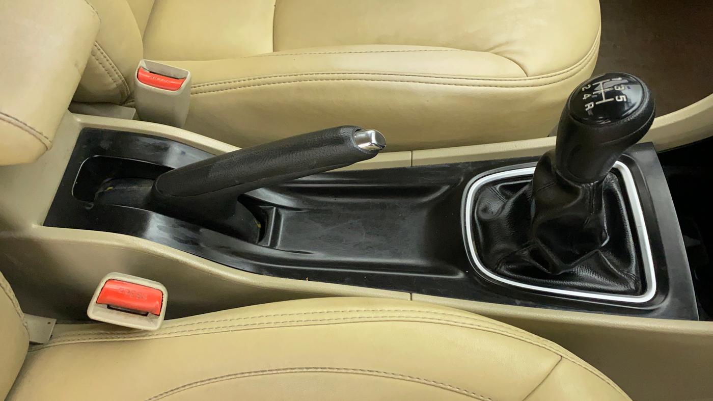 2016 Maruti Ciaz ZXI+, Petrol, Manual, 75,603 km, Gear Lever