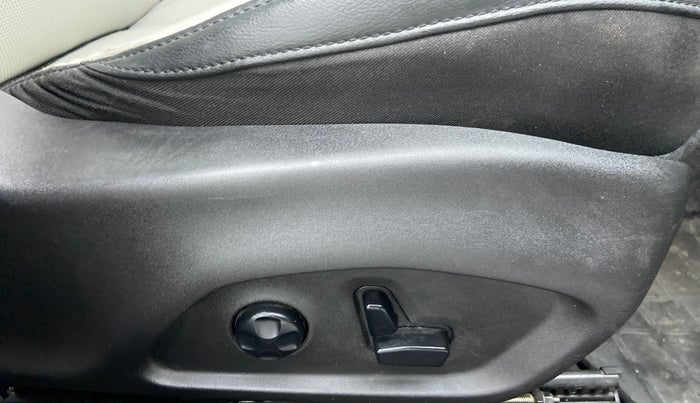 2018 Jeep Compass 1.4 LIMITED PLUS AT, Petrol, Automatic, 12,225 km, Driver Side Adjustment Panel