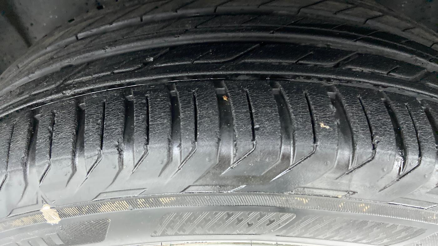 2018 Jeep Compass 1.4 LIMITED PLUS AT, Petrol, Automatic, 12,225 km, Left Front Tyre Tread
