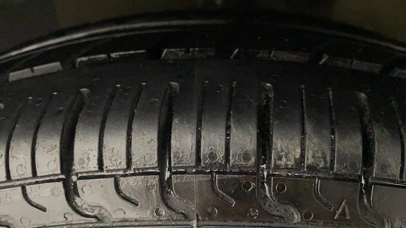 2014 Hyundai Eon ERA +, Petrol, Manual, 48,229 km, Left Front Tyre Tread
