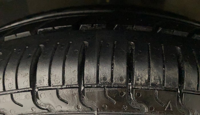 2014 Hyundai Eon ERA +, Petrol, Manual, 48,229 km, Left Front Tyre Tread