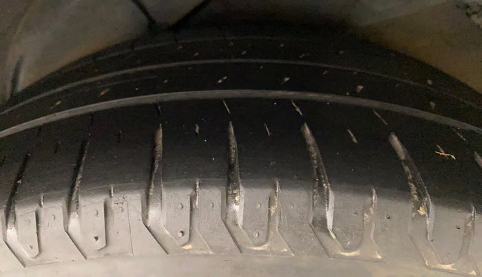 2014 Hyundai Verna FLUIDIC 1.6 VTVT SX, Petrol, Manual, 77,448 km, Left Rear Tyre Tread