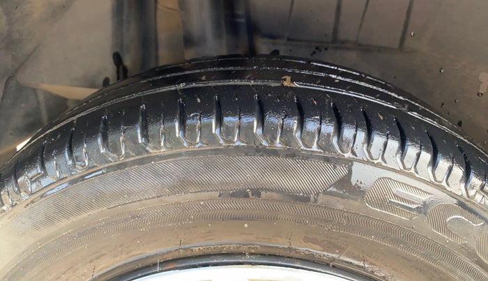2019 Maruti Dzire VXI, Petrol, Manual, 42,684 km, Right Rear Tyre Tread