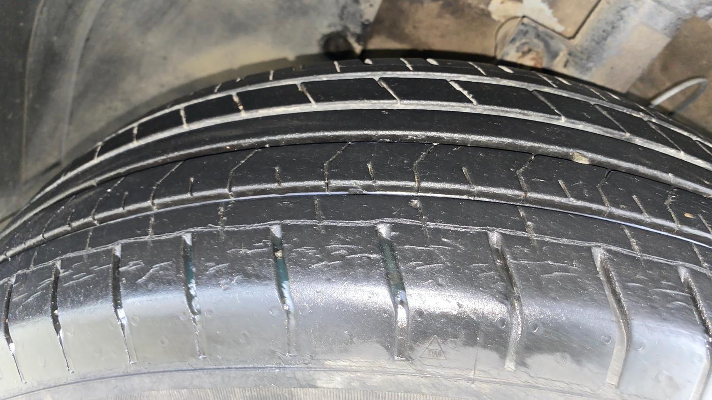 2020 Hyundai VENUE S 1.2, Petrol, Manual, 29,837 km, Left Front Tyre Tread