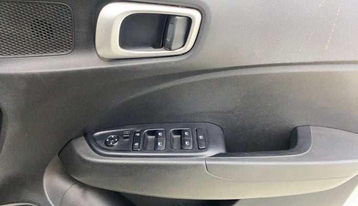 2020 Hyundai VENUE S 1.2, Petrol, Manual, 29,837 km, Driver Side Door Panels Control