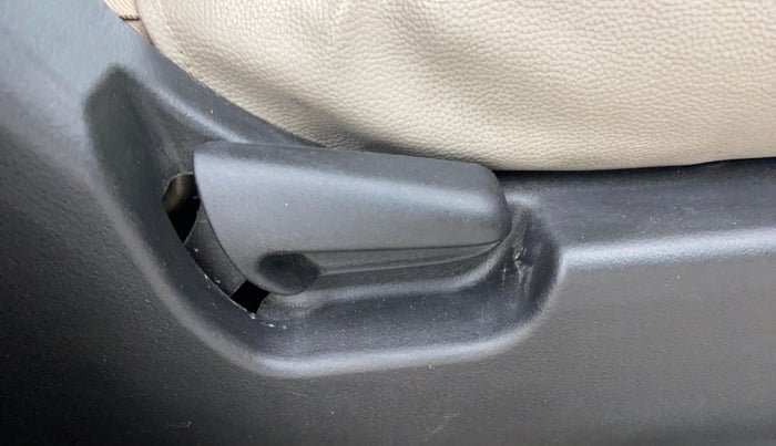 2017 Maruti Wagon R 1.0 VXI, Petrol, Manual, 36,704 km, Driver Side Adjustment Panel