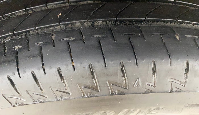 2017 Maruti Wagon R 1.0 VXI, Petrol, Manual, 36,704 km, Right Rear Tyre Tread