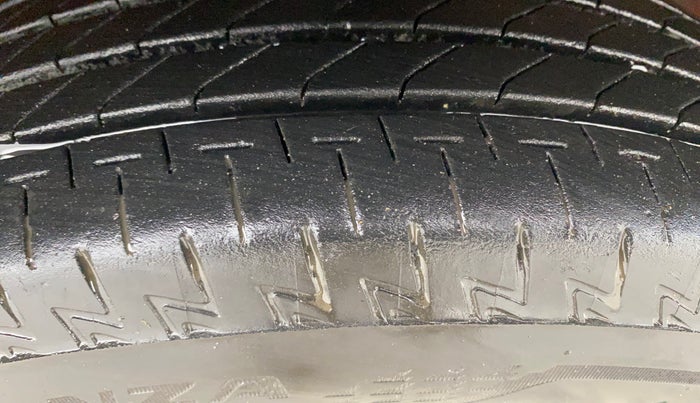 2017 Maruti Wagon R 1.0 VXI, Petrol, Manual, 36,704 km, Right Front Tyre Tread