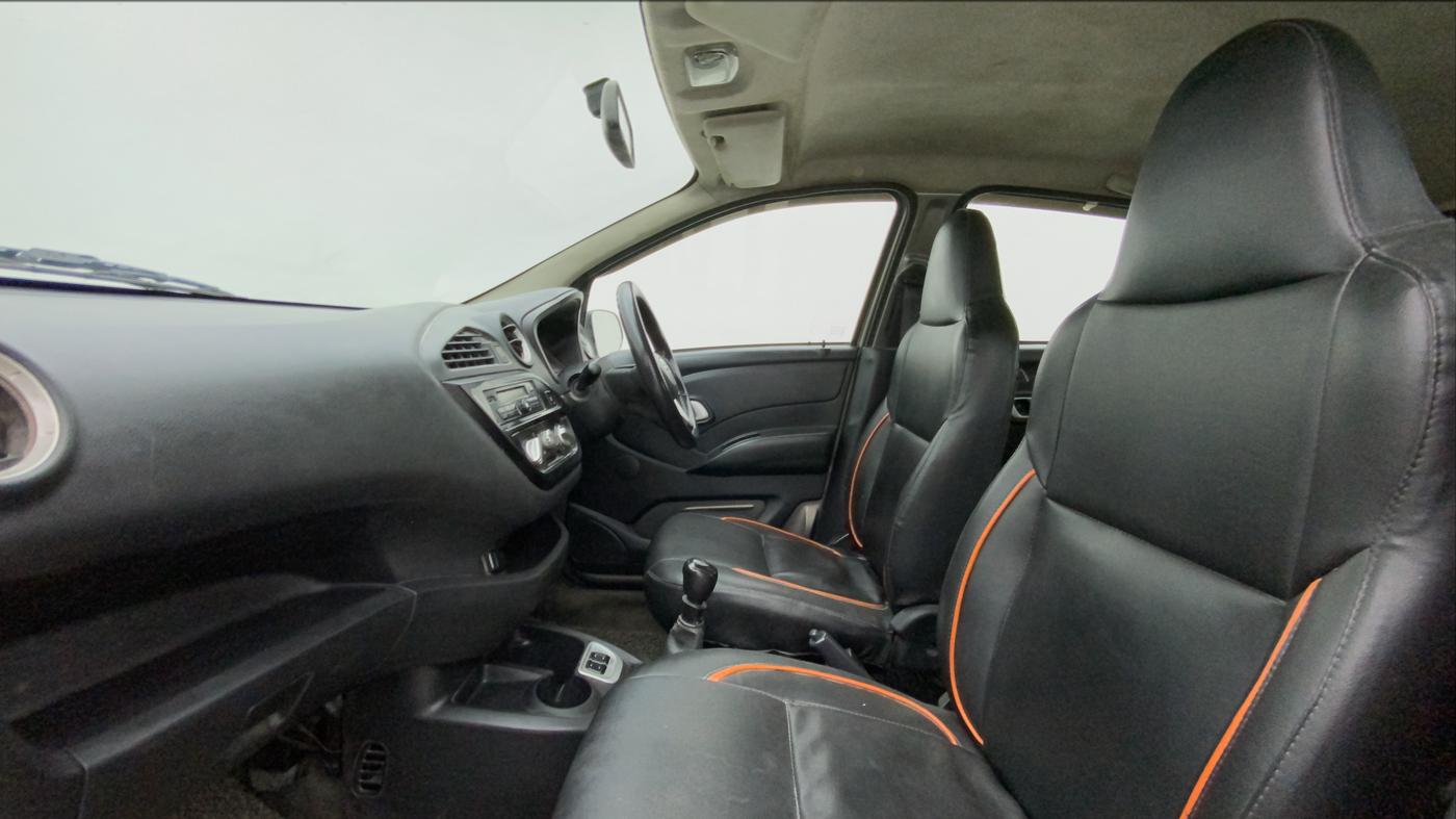 2018 Datsun Redi Go T (O), CNG, Manual, 1,02,241 km, Right Side Front Door Cabin