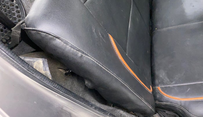 2018 Datsun Redi Go T (O), CNG, Manual, 1,02,241 km, Second-row right seat - Seat adjuster lever broken but working