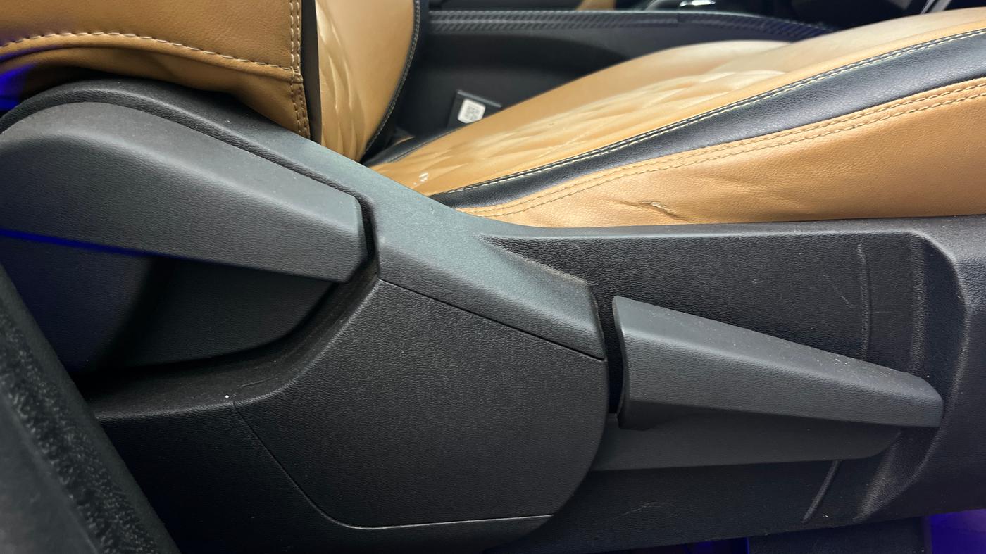 2022 Renault Kiger RXZ TURBO CVT DUAL TONE, Petrol, Automatic, 48,856 km, Driver Side Adjustment Panel