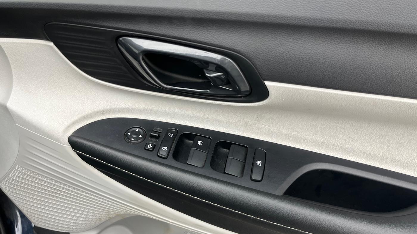 2024 Hyundai NEW I20 Sportz (O) 1.2 IVT, Petrol, Automatic, 37,895 km, Driver Side Door Panels Control